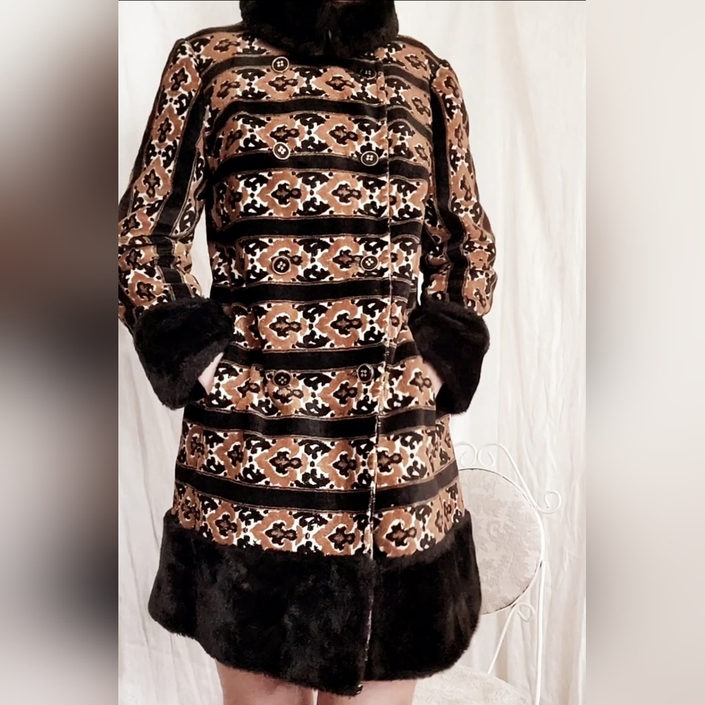 Carpet Tapestry Coat w Faux-Fur Trim In Brown Gold Black
